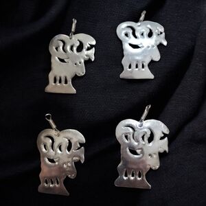 ⛓️NEW⛓️4 Pairs of Vintage Maharani Reindeer Charms